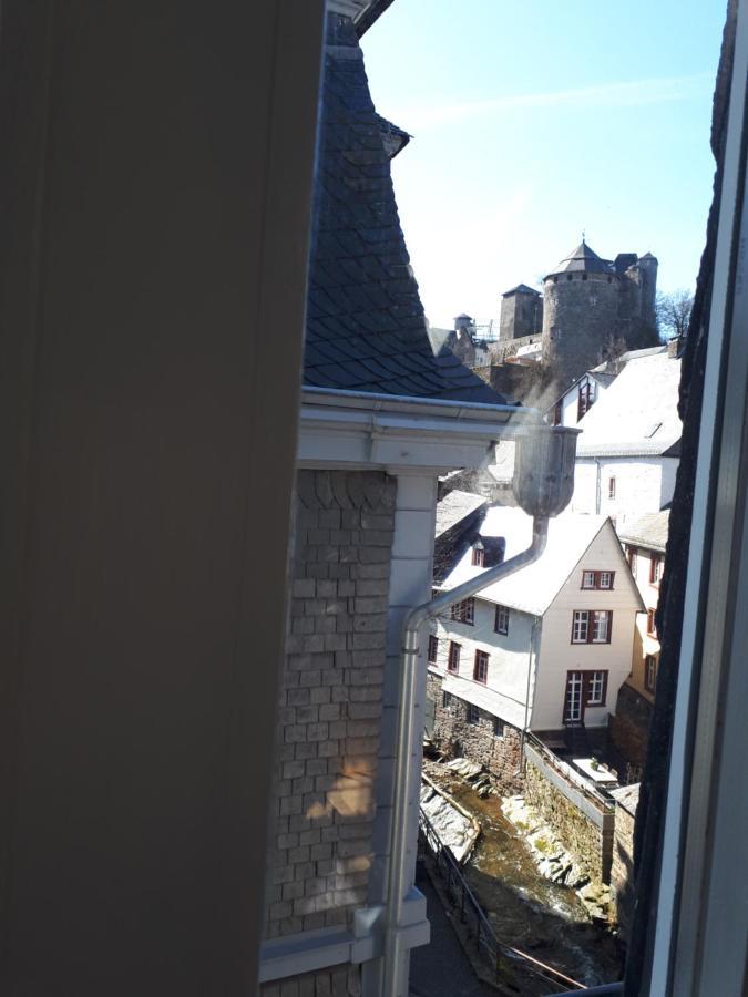 Uber Den Dachern Von Monschau Luaran gambar