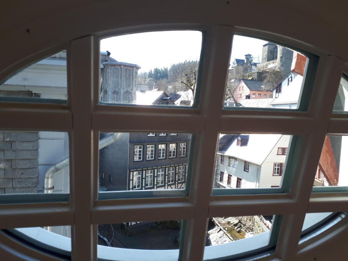 Uber Den Dachern Von Monschau Luaran gambar